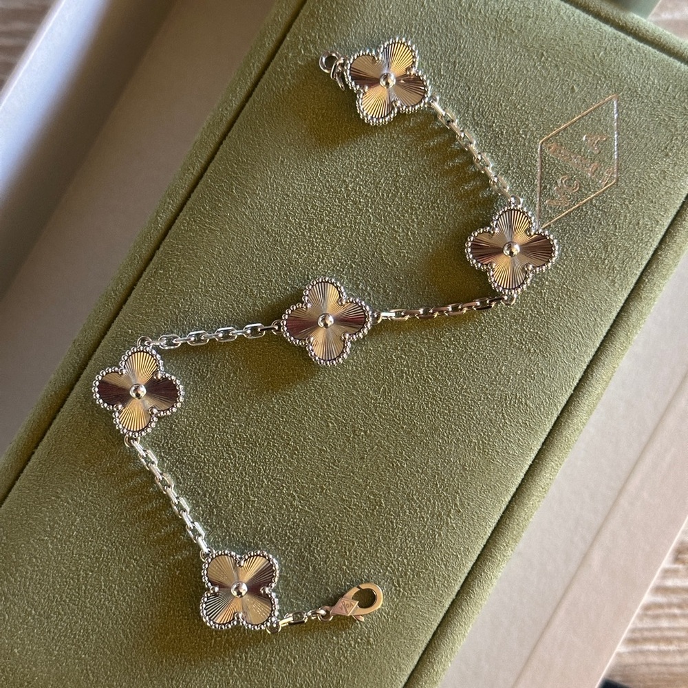Wow✨Authentic Van Cleef & Arpels Vintage Alhambra 5 Motif Bracelet WG VCARP9XE00